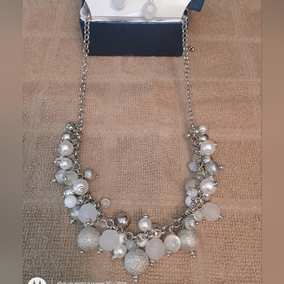 Mix It Jewelry - Women's Beautiful Beaded Necklace And Earring Set Brand New With Tags